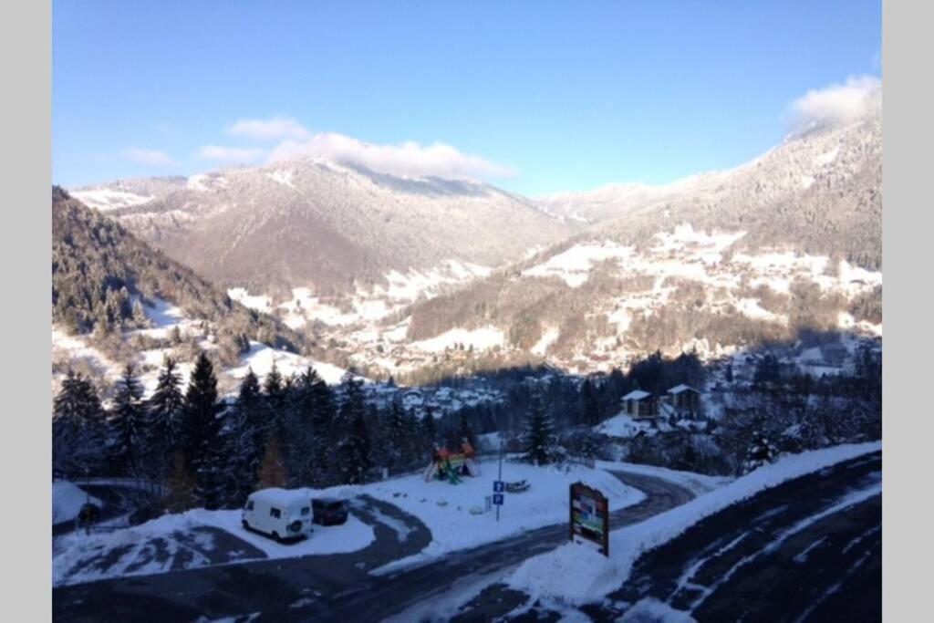 Au Pied Des Pistes: Cozy Studio with Valley Views and Wi-Fi Saint-Jean-d'Aulps Exterior photo
